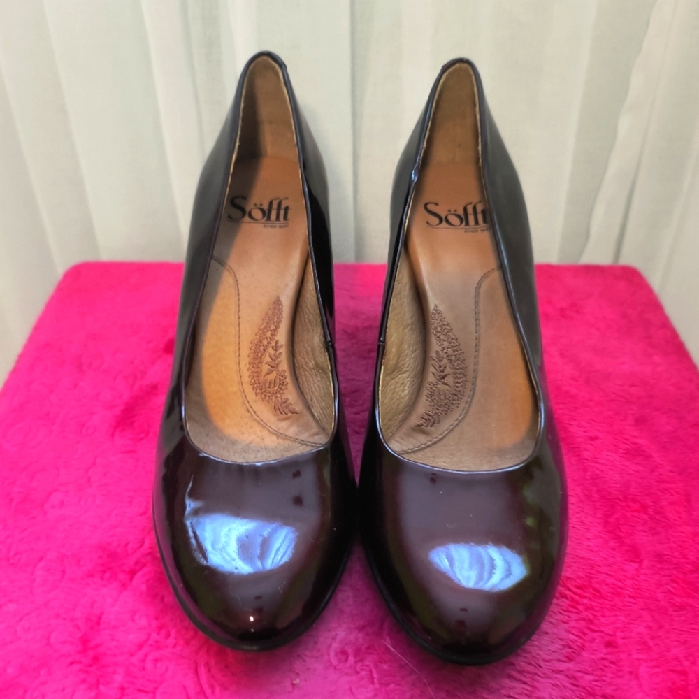 Sofft, burgundy red pumps. Size 7.5us NWOT